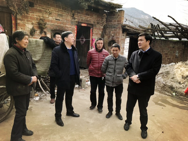 民建“組團(tuán)”慰問(wèn)，企業(yè)送溫暖到家